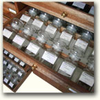 Drawers for laboratory glass